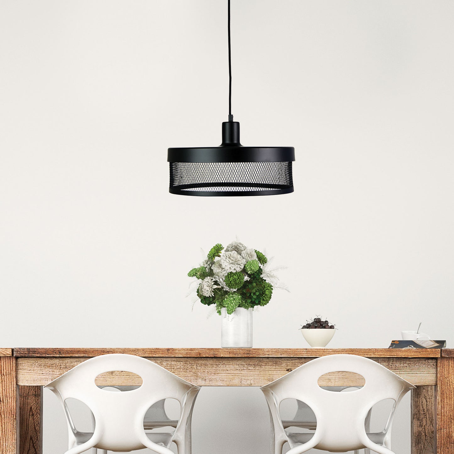 Chester.36 Single Mesh Pendant Black