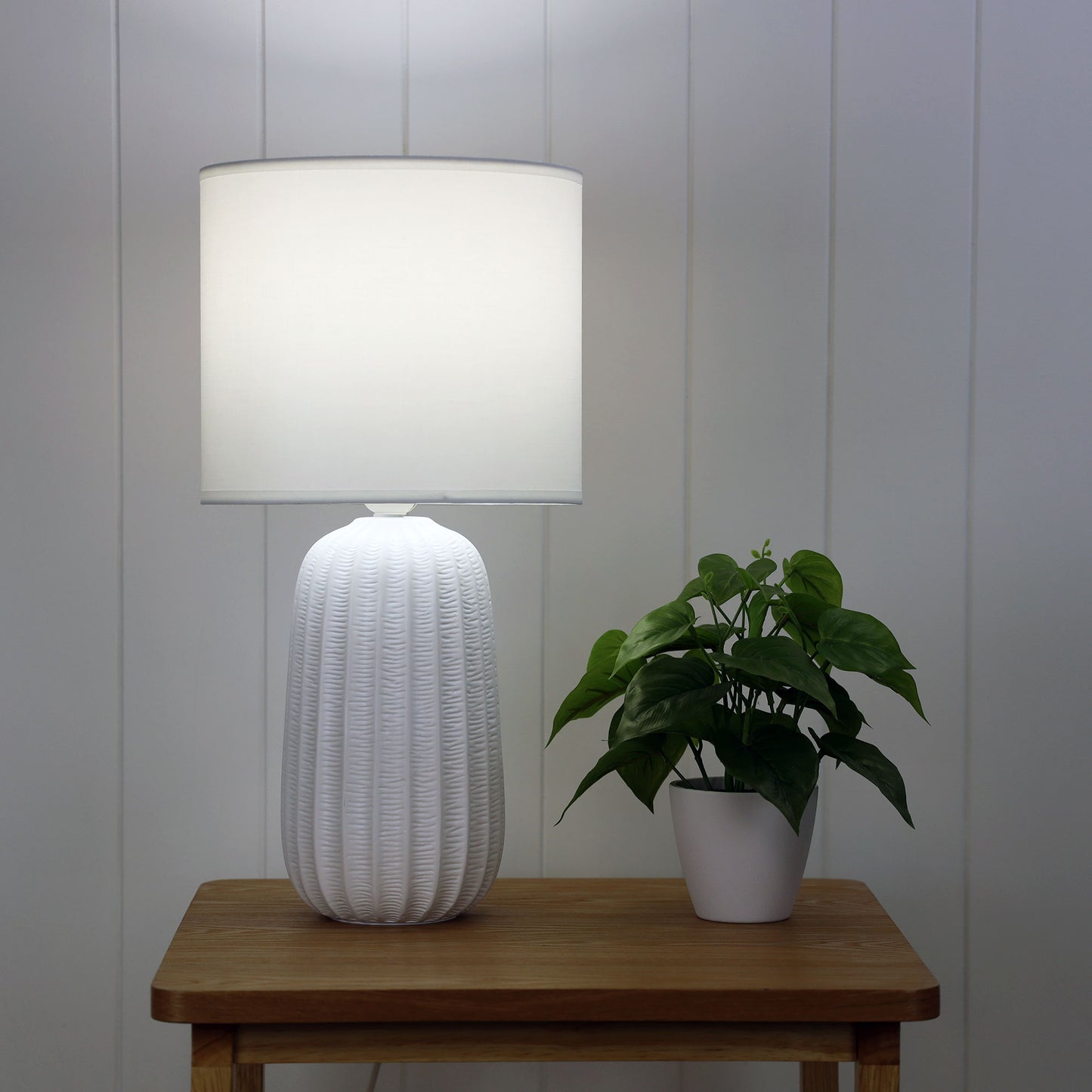 Benjy.25 Complete Table Lamp White