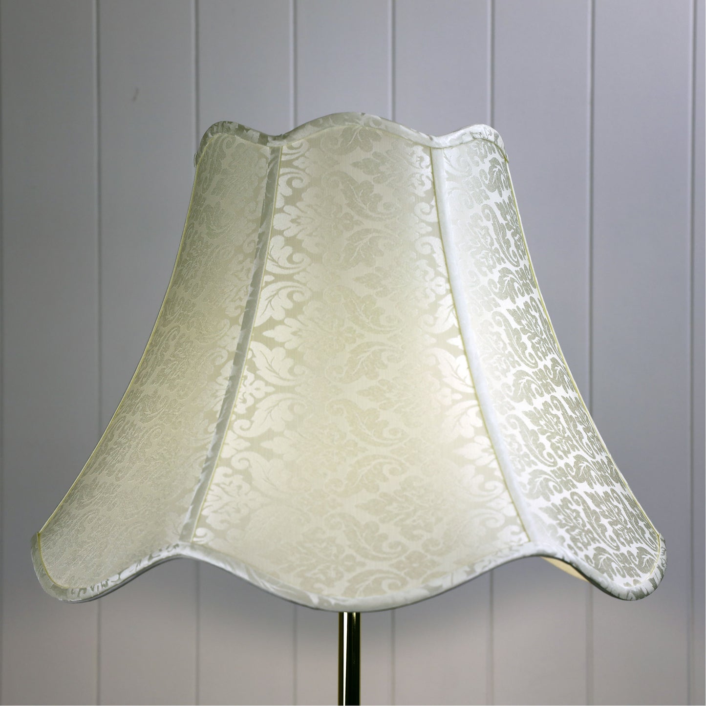250-510-400 / 20" Empire Ivory Jacquard Scallop E27 Lamp Shade