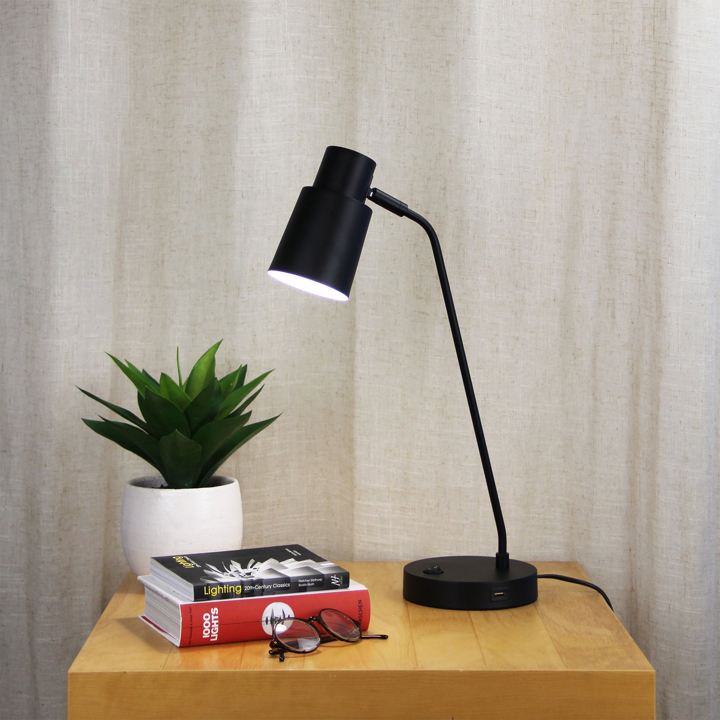 Rik Desk Lamp With Usb Black
