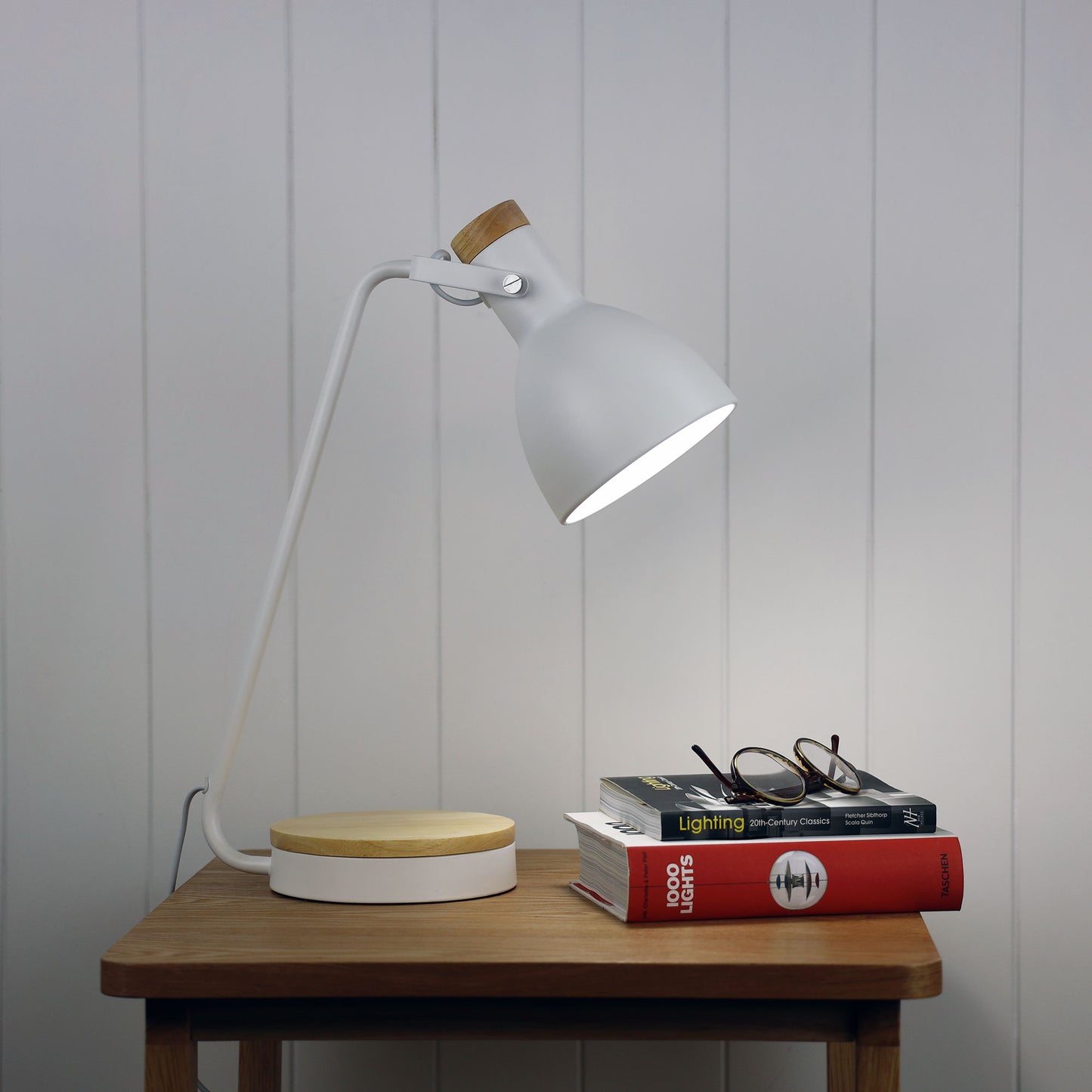 Benny Desk Lamp White & Blonde