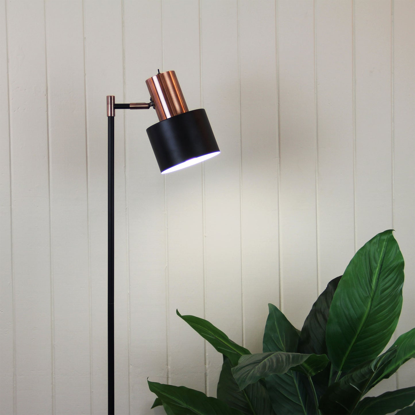 Ari Floor Lamp Black W/ Copper Head