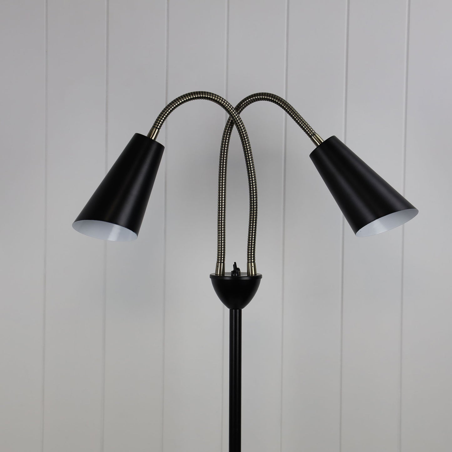 Walt Twin Floor Lamp Ant Brass + Black