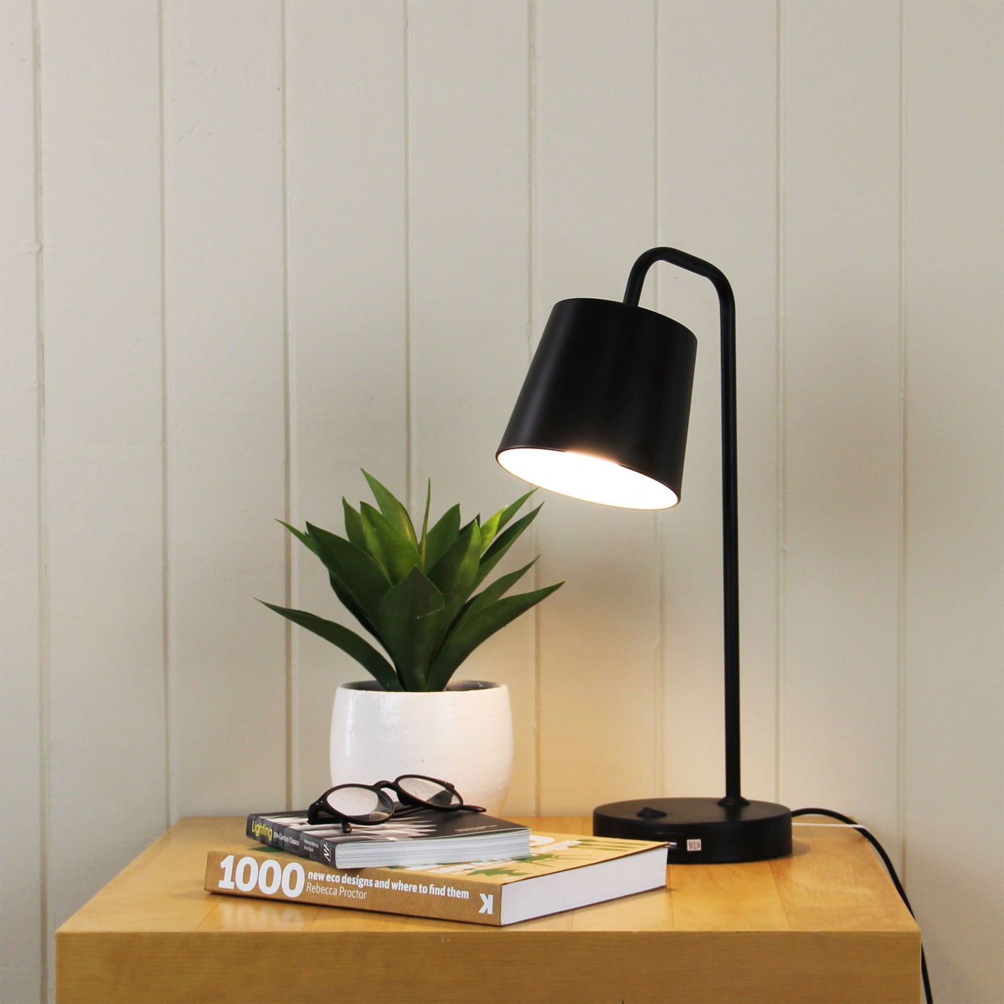 Henk Desk Lamp With Usb Black