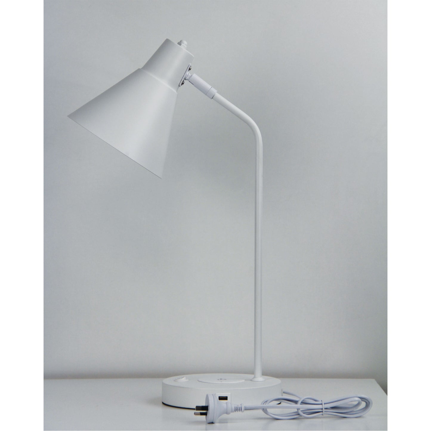 Targa Desk Lamp White With Usb+