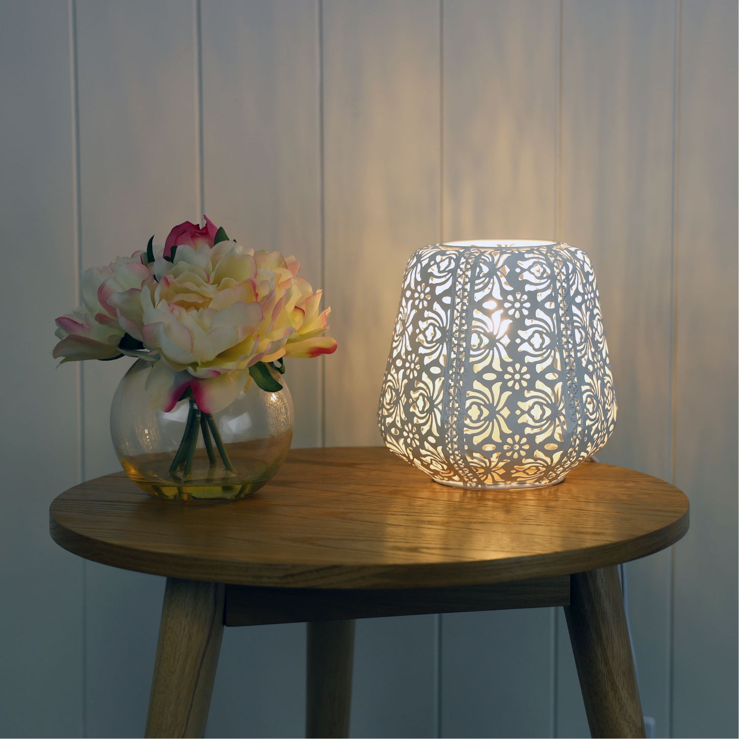 Lace Laser Cut Antique White Metal Table Lamp