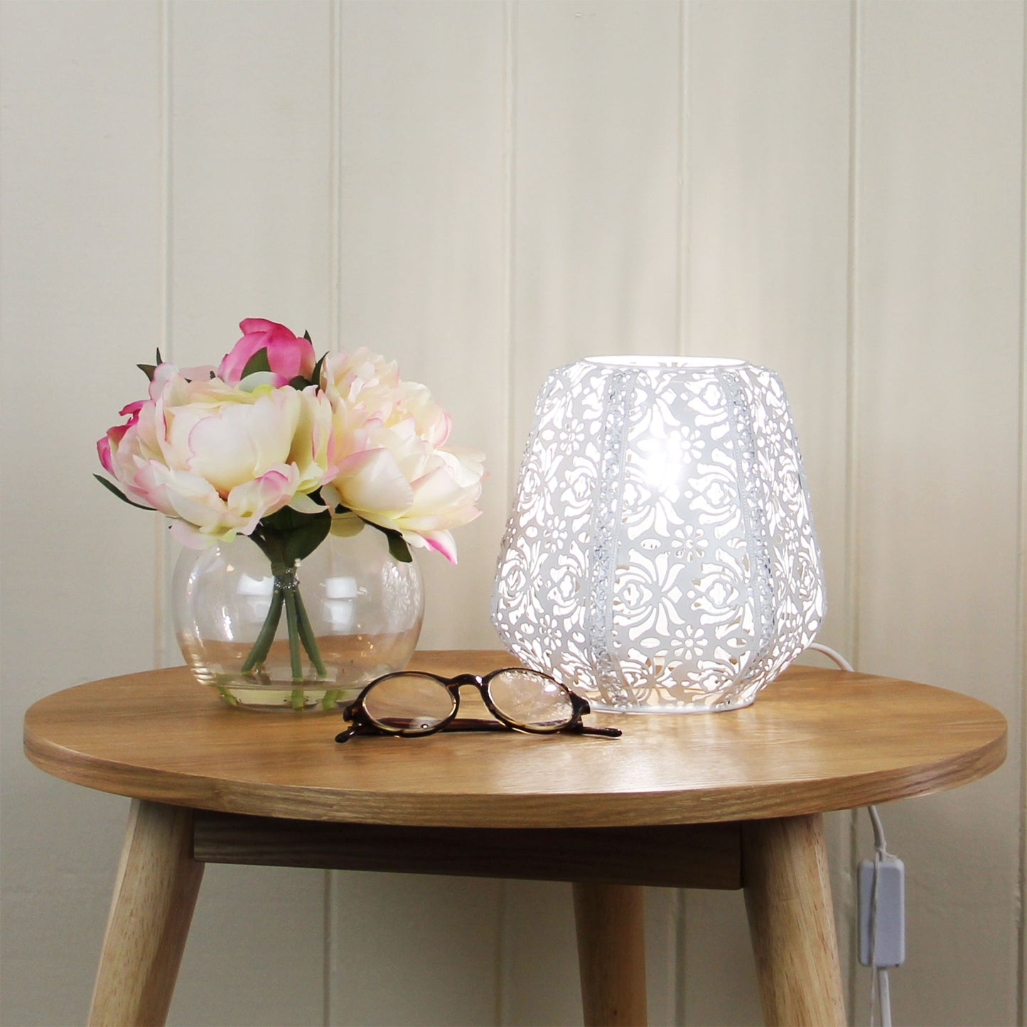 Lace Laser Cut Antique White Metal Table Lamp