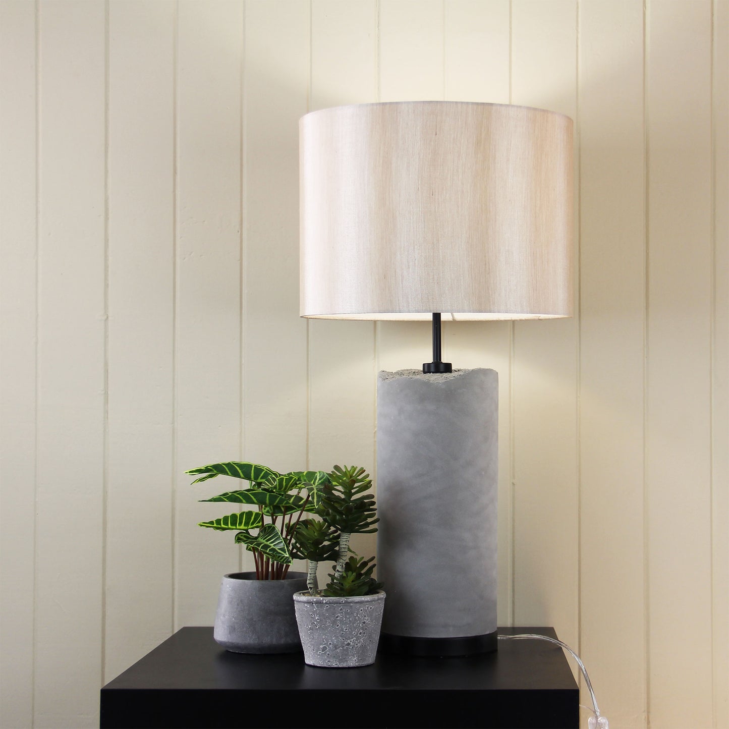 Pilos Concrete Complete Table Lamp