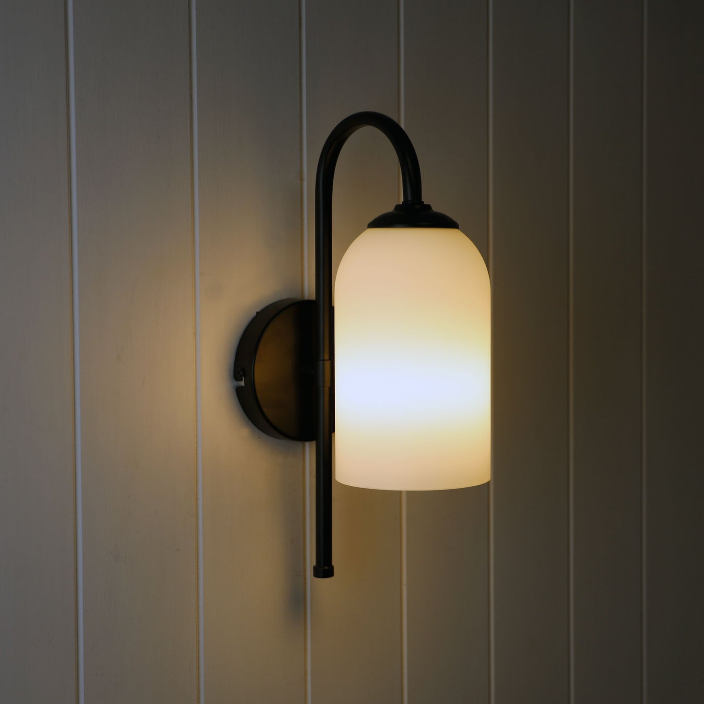 Arlington Wall Light Matt Black / Opal